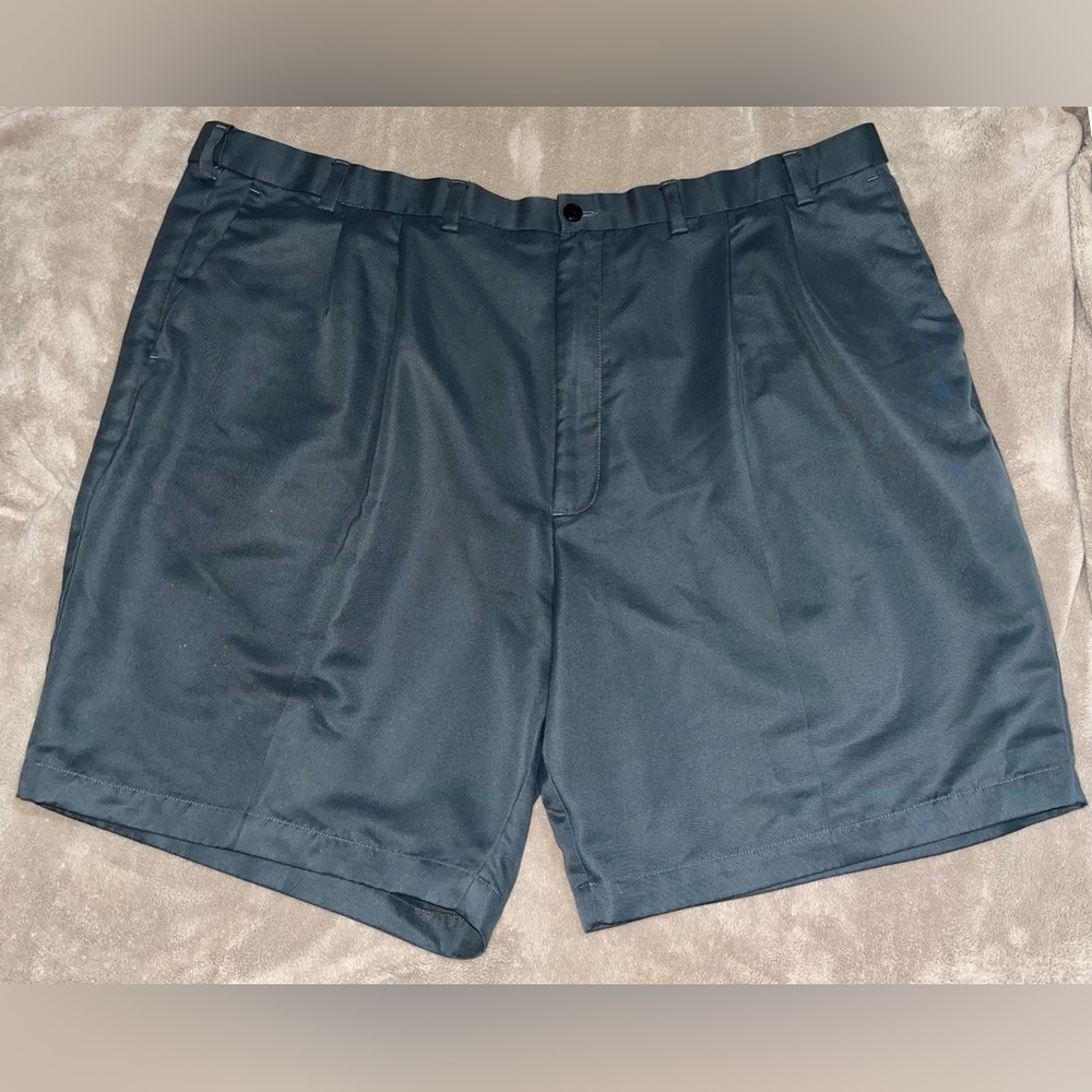 Roundtree & Yorke Mens Flat Front Dress Shorts Size 52x9 Color Gray.